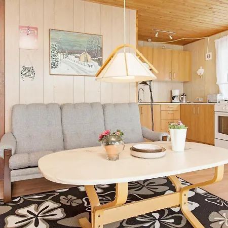 Two-bedroom Holiday In 23 Hébergement de vacances